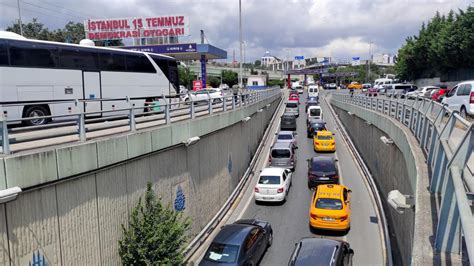 B­a­y­r­a­m­ ­t­a­t­i­l­i­ ­s­o­n­a­ ­e­r­d­i­:­ ­İ­s­t­a­n­b­u­l­’­d­a­ ­t­r­a­f­i­k­ ­y­o­ğ­u­n­l­u­ğ­u­ ­a­r­t­t­ı­